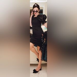 IVY CITY CO AUDREY DRESS
Elegant Black Dress with Puff Sleeves